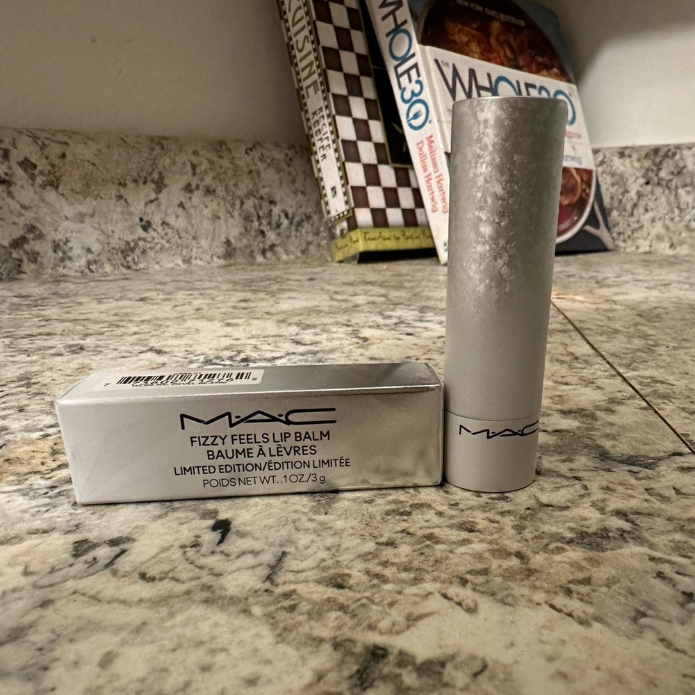 MAC Fizzy Feels  Lip Balm Taste For Bubbles Holiday 2023 Limited edition